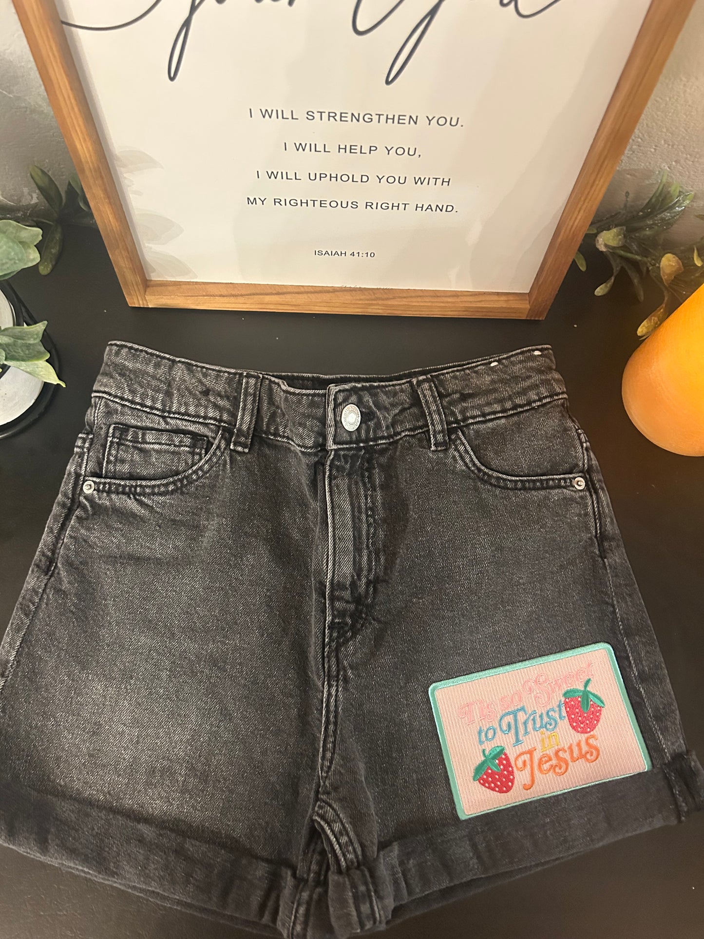 UPCYCLED ‘TIS SO SWEET TO TRUST IN JESUS SHORTS